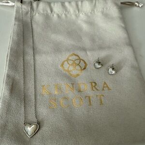 Kendra Scott Ari Heart Silver Pendant
Necklace & Earrings Ivory Mother-of-Pearl
